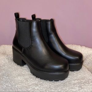 NWT black platform chunky chelsea booties